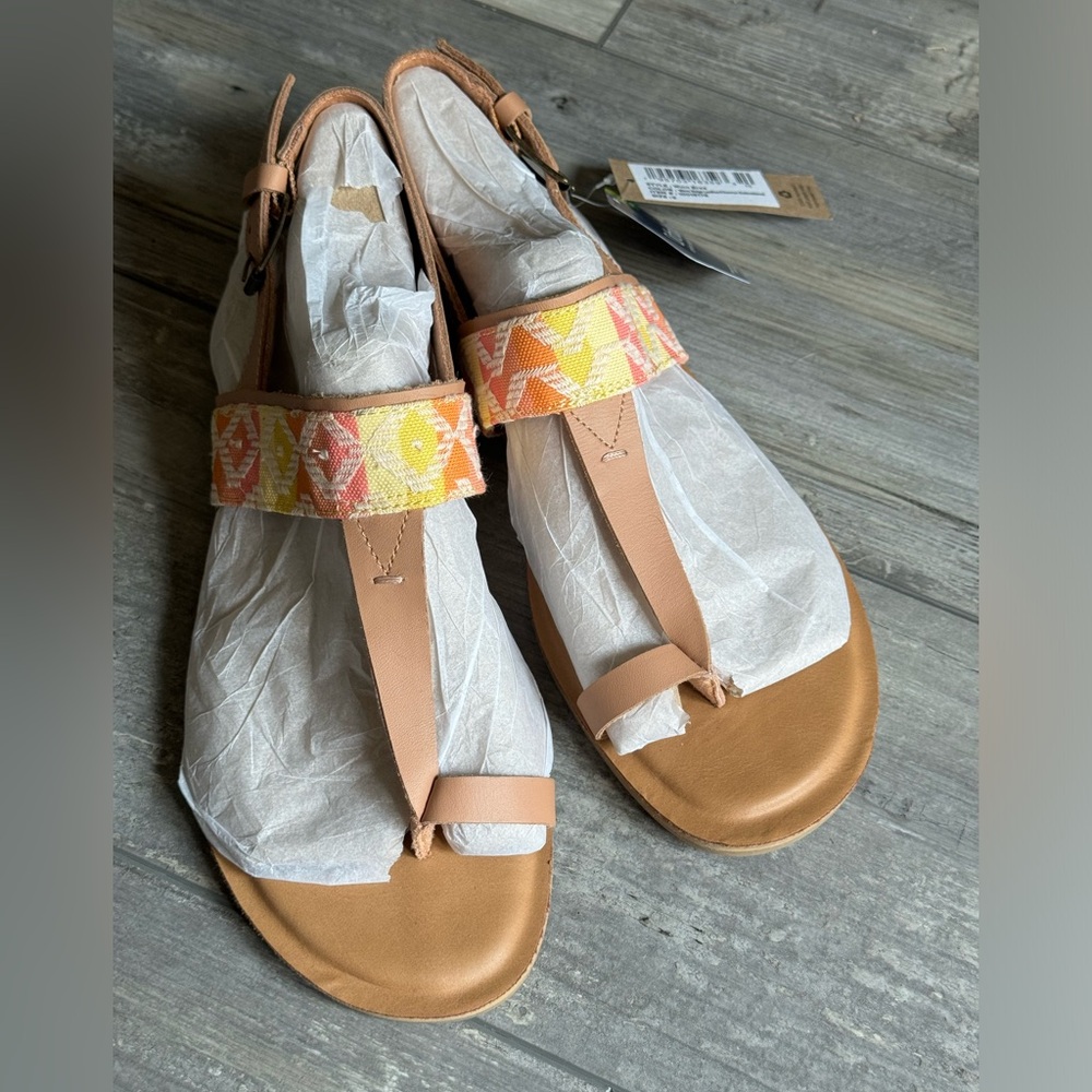 Toms Bree leather sandals NWT size 9